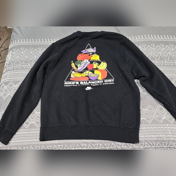Nike Rare Balance Diet Food Pyramid Crewneck Sweatshirt Size Medium - Picture 7 of 8